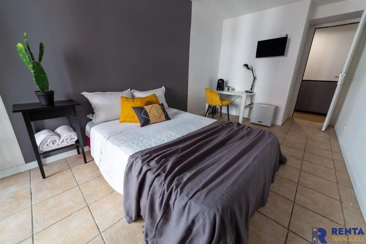 Appartement Chambre 2 René CASSINBalconWIFIMini-frigoTV à Nice 0*,  France