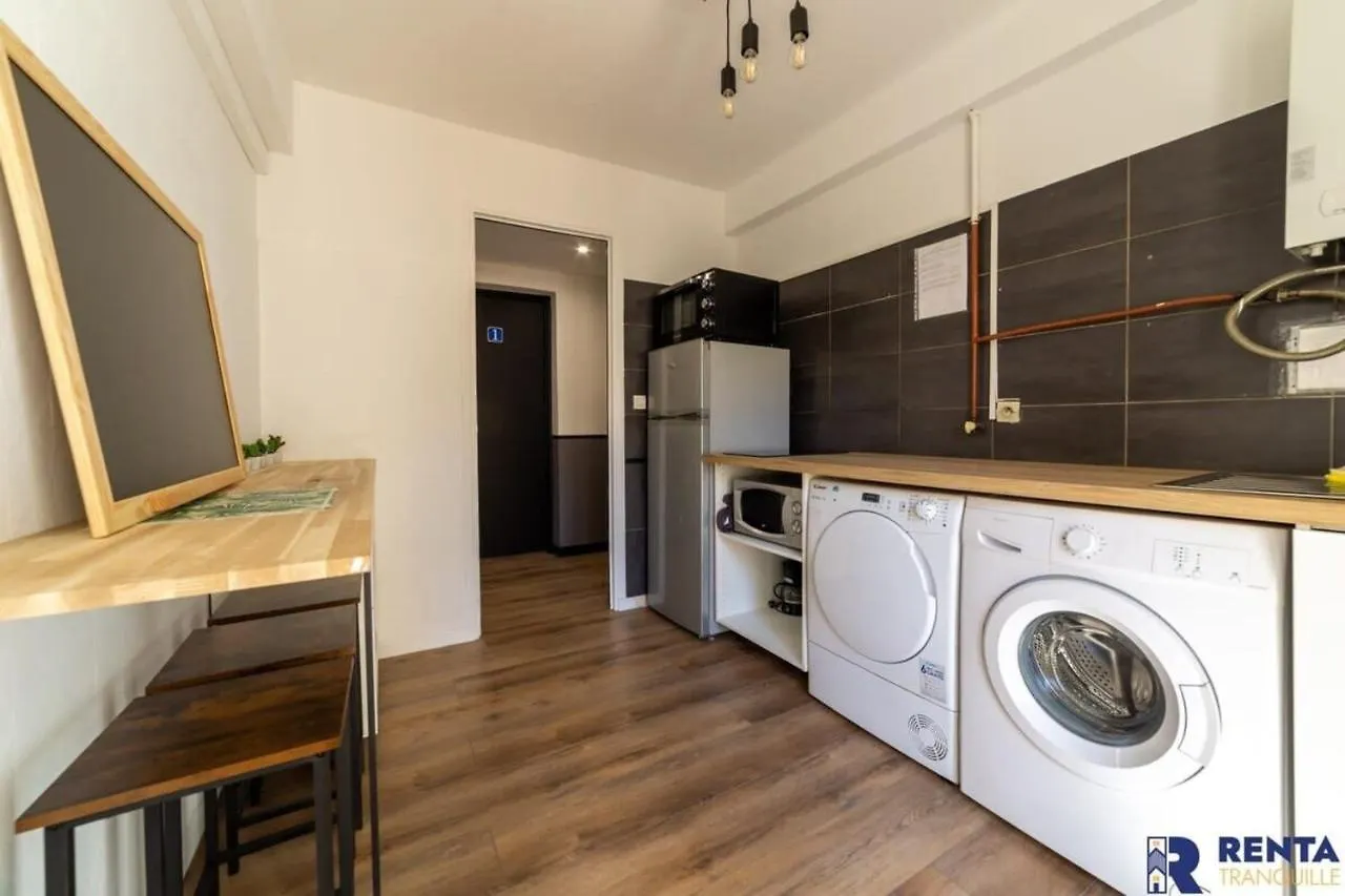 Appartement Chambre 2 René CASSINBalconWIFIMini-frigoTV à Nice France