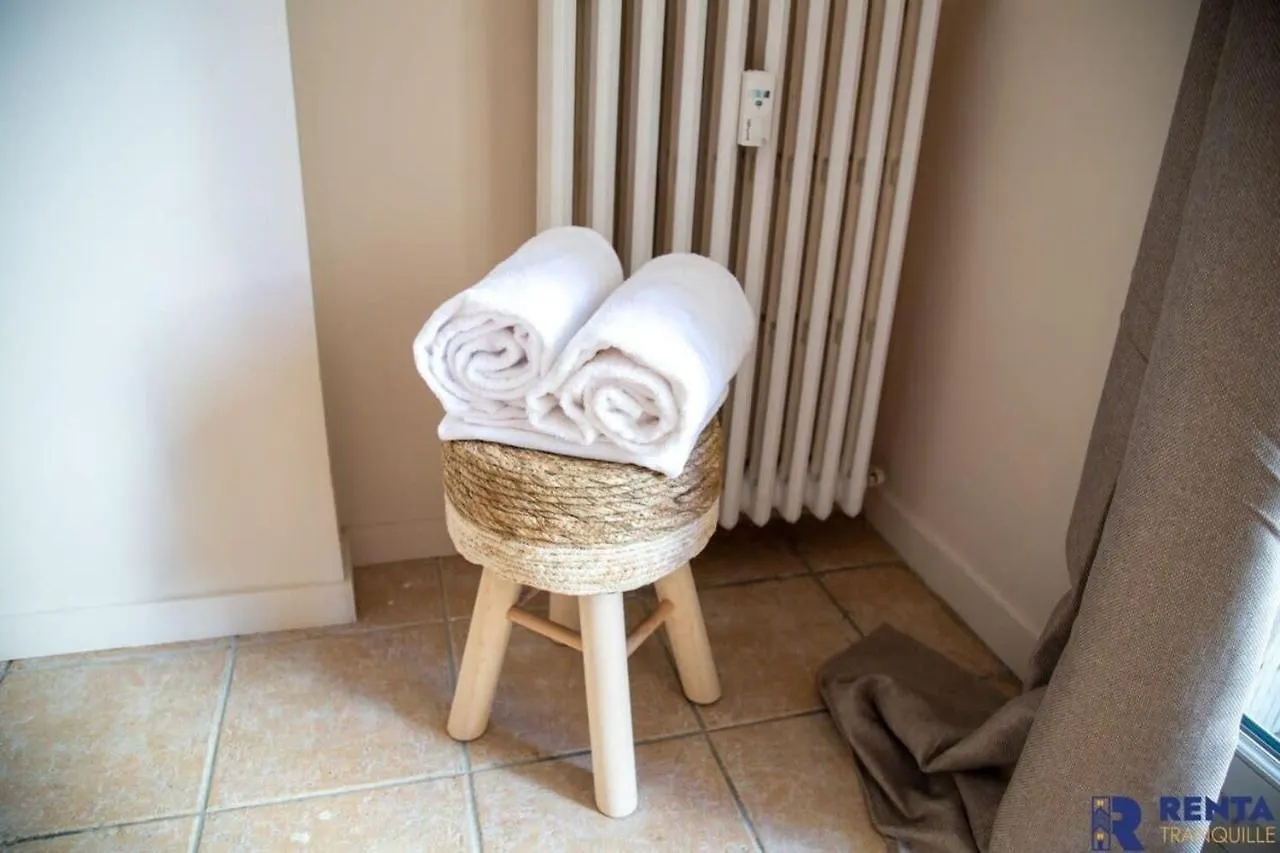 Appartement Chambre 2 René CASSINBalconWIFIMini-frigoTV à Nice 0*,  France