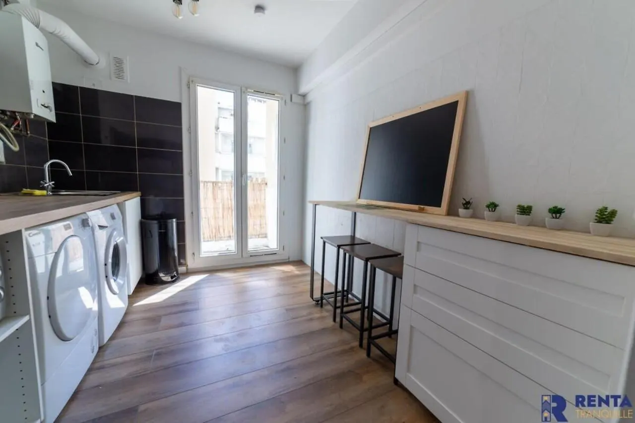 Appartement Chambre 2 René CASSINBalconWIFIMini-frigoTV à Nice